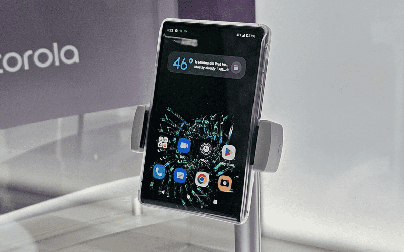 Primo smartphone arrotolabile: il Motorola RIZR 